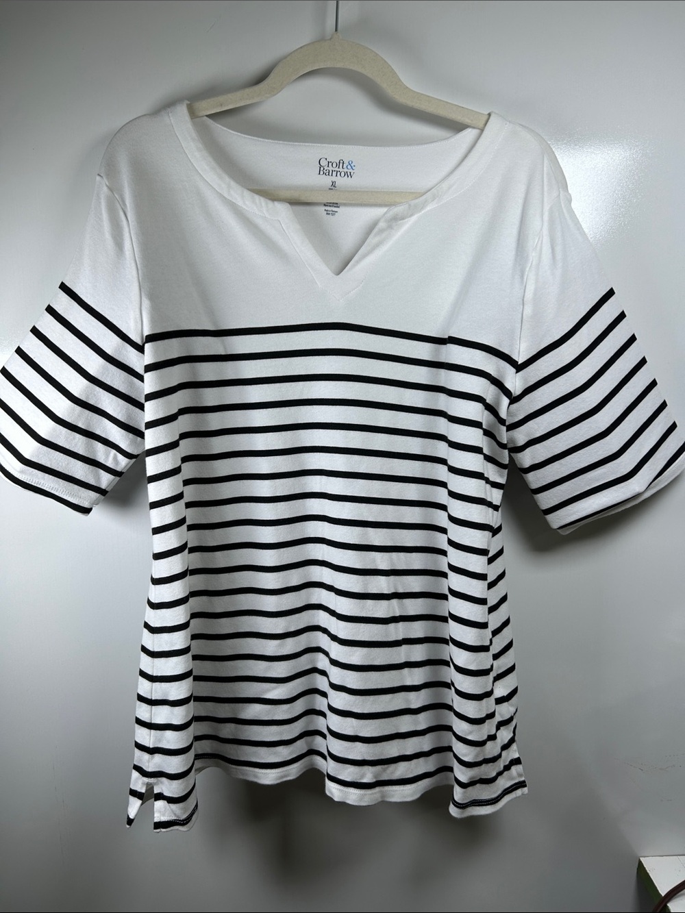 Croft & Barrow Women XL Striped V-Neck Knit Top Tee White Black Nautical Casual